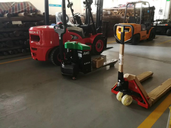 怎么操作叉車才安全？這些危險要規(guī)避！