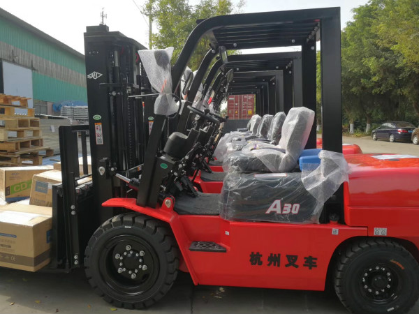叉車轉(zhuǎn)向沉重？叫你這些方法排除！